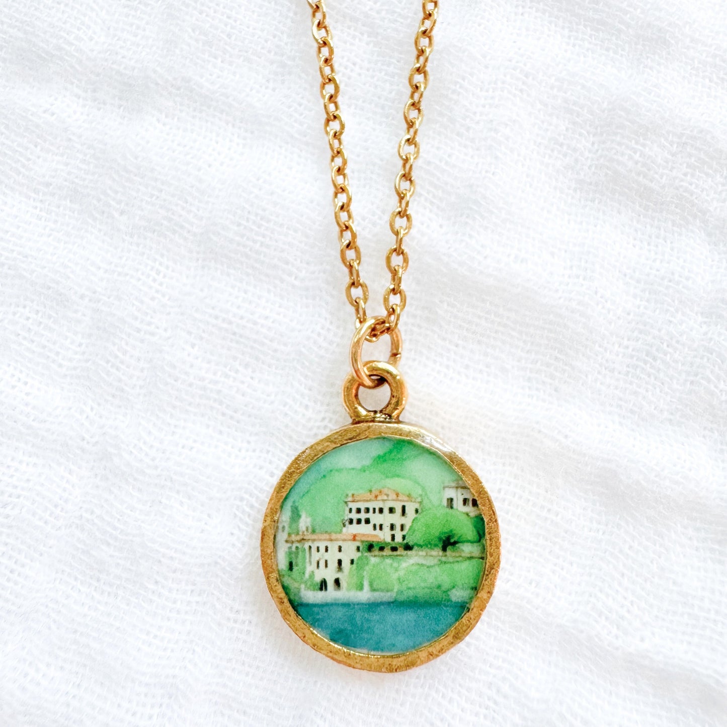 Villa del Balbianello Coin Pendant Necklace | Gold