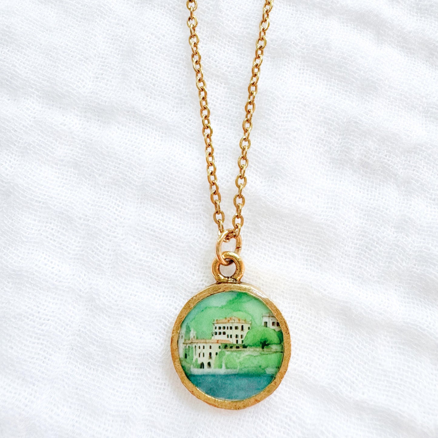 Villa del Balbianello Coin Pendant Necklace | Gold