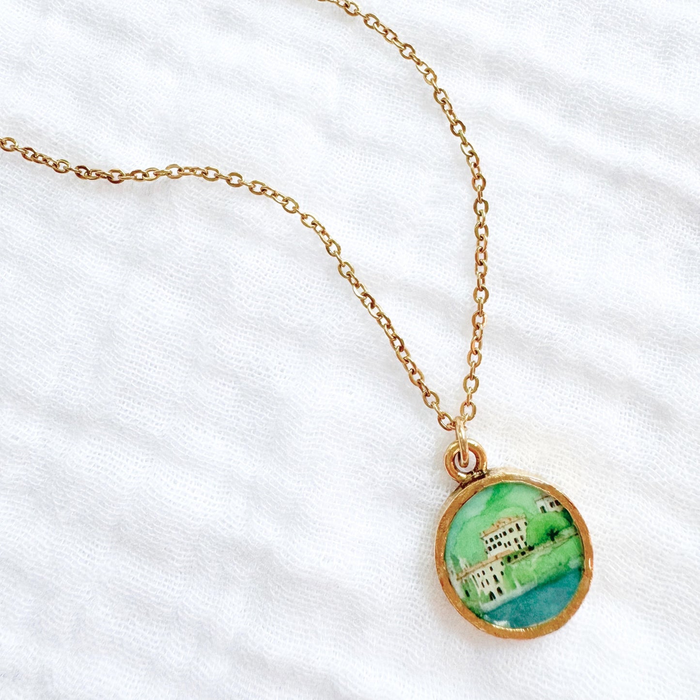 Villa del Balbianello Coin Pendant Necklace | Gold