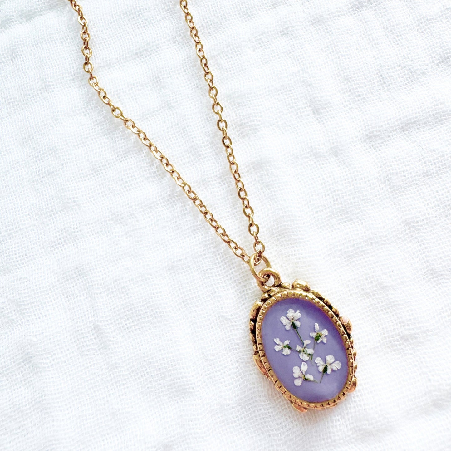 Violet Ornate Pressed Flower Necklace | Gold