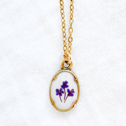 Lavina Mini Ornate Pressed Flower Necklace | Gold